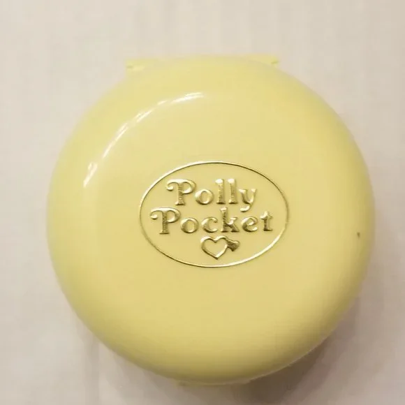 ALL pieces included!! - 1991 Polly Pocket diner case- Final price! - Picture 2 of 9